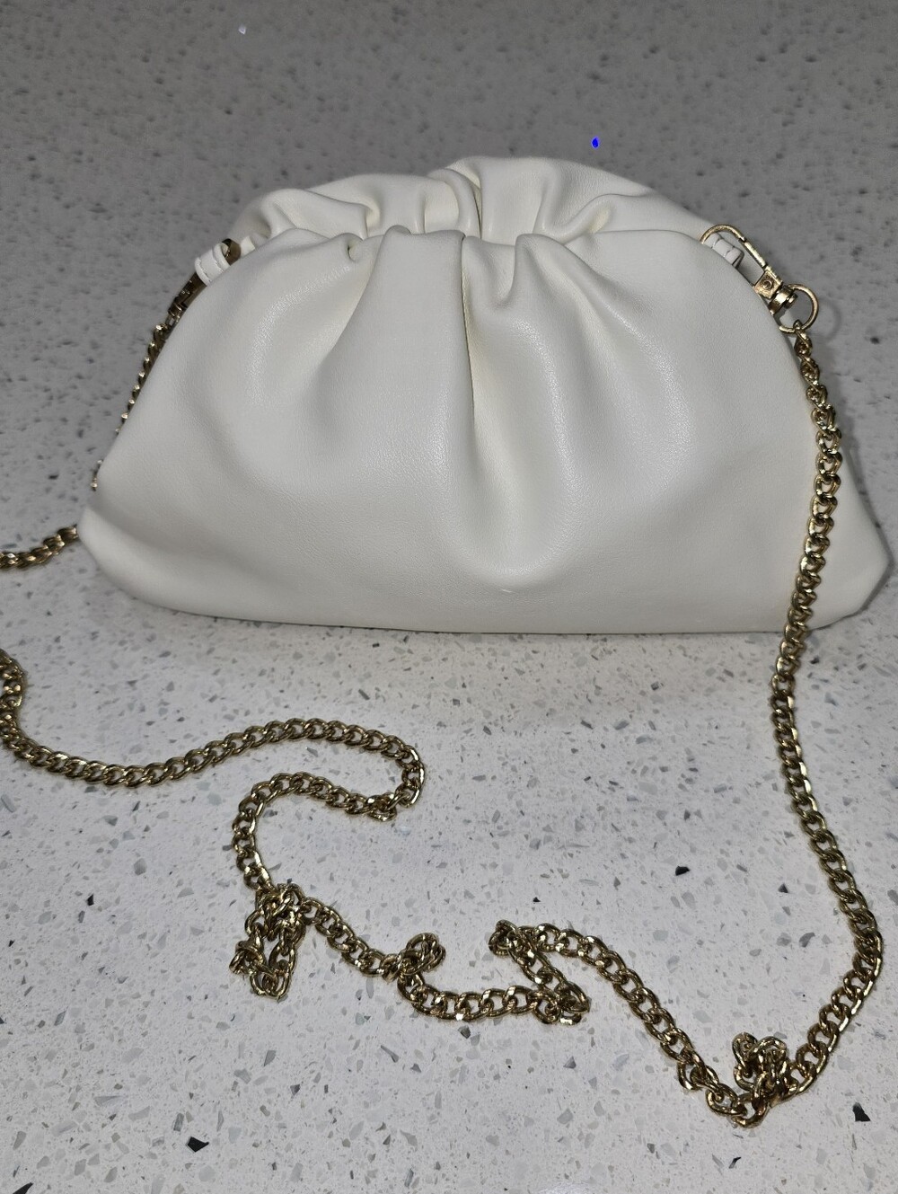 Understated White Leather Purse Fashion Feminine Magnetic Gold Chain Shoulder